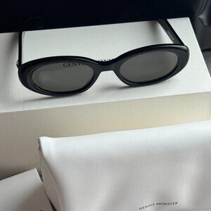 Gentle Monster Black Oval Sunglasses Minimal Designer Eyewear